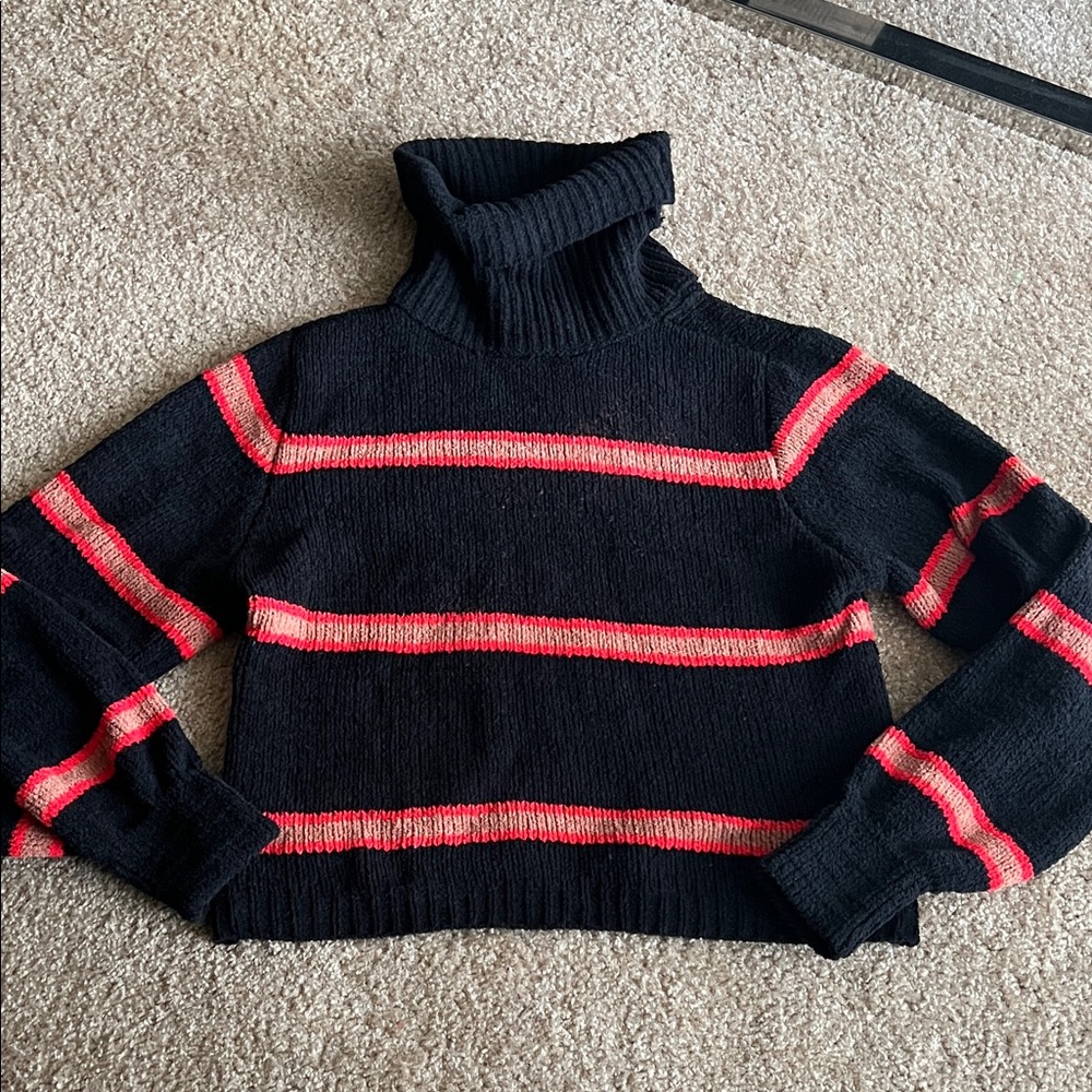 Cropped loose turtleneck sweater